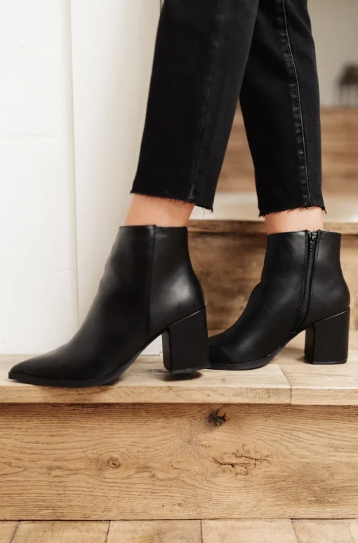Amari Ankle Boots In Black