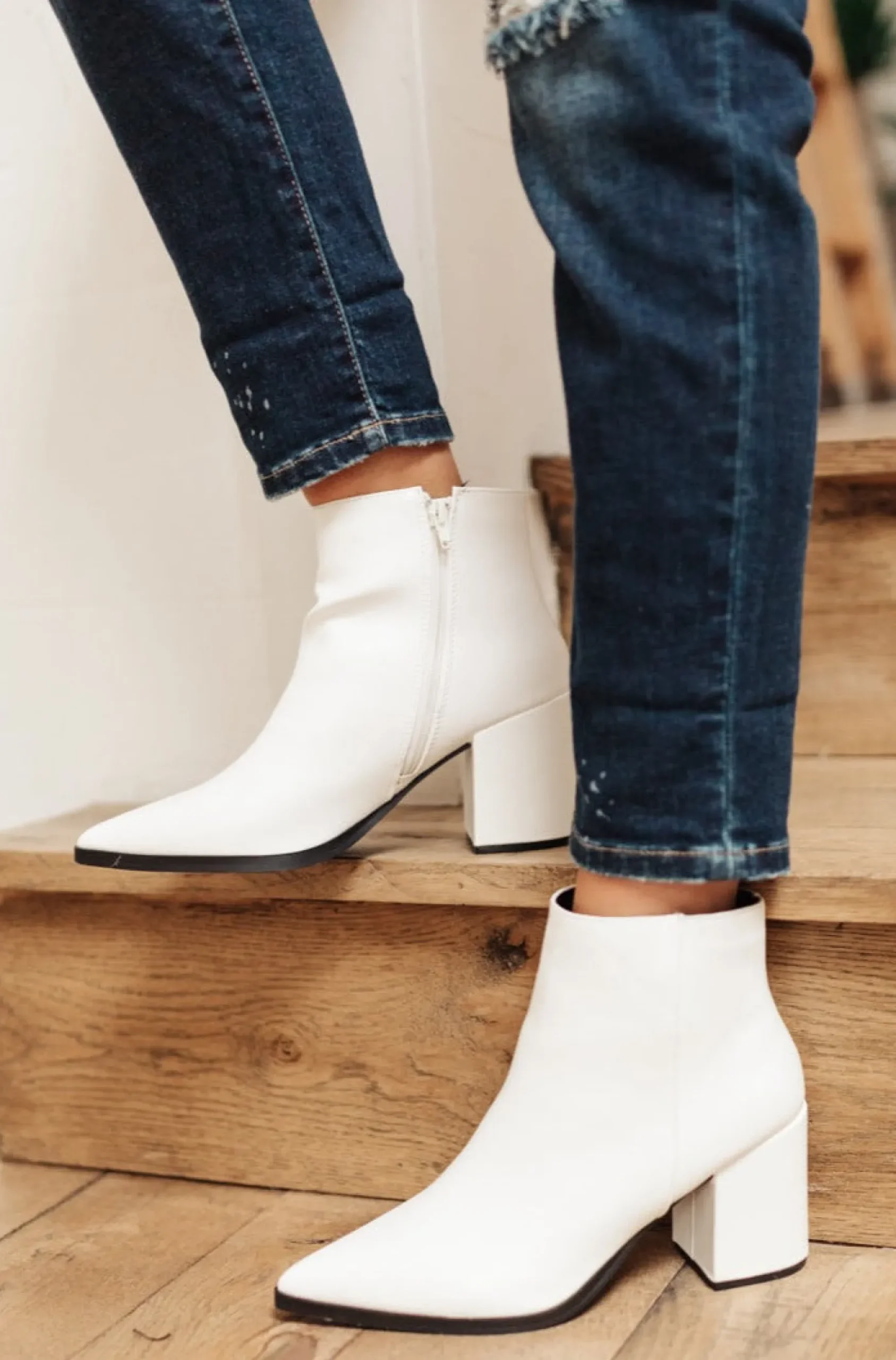 Amari Ankle Boots in White
