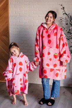 Oversized Blanket Hoodie in Strawberry