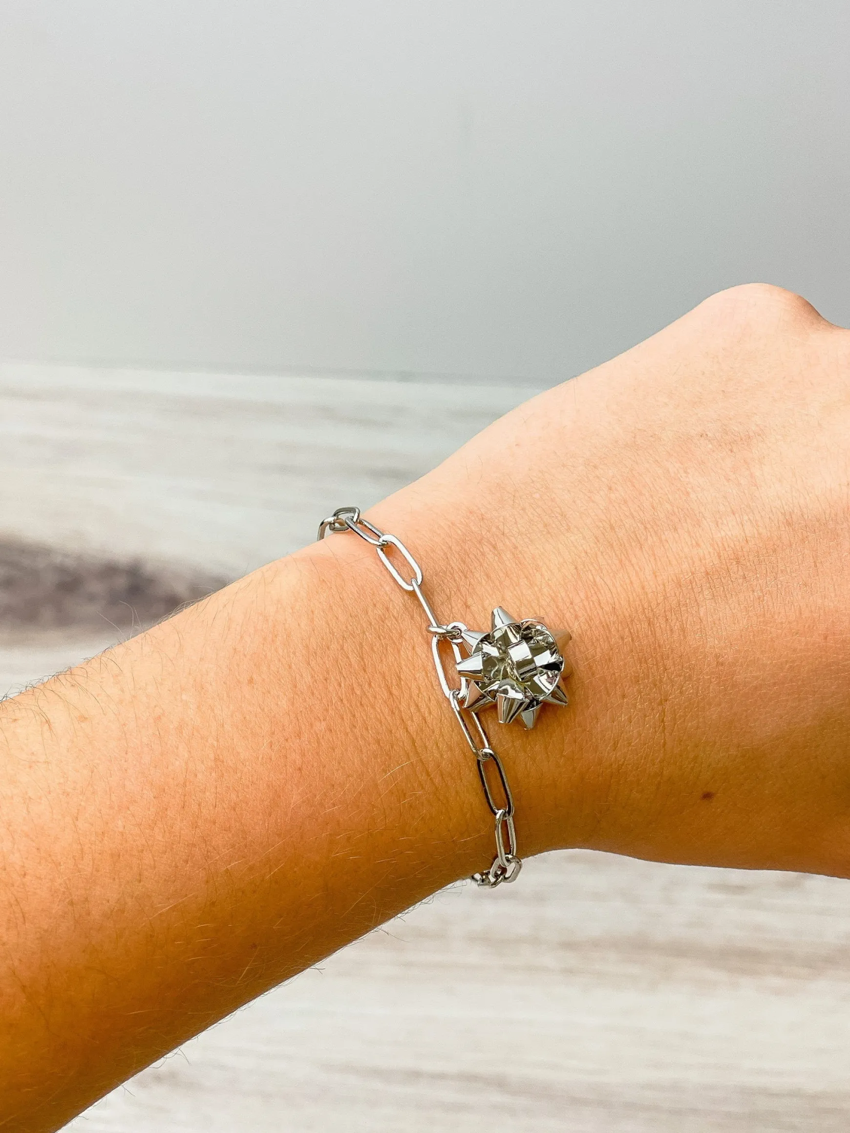 Present Bow Toggle Bracelet - Silver